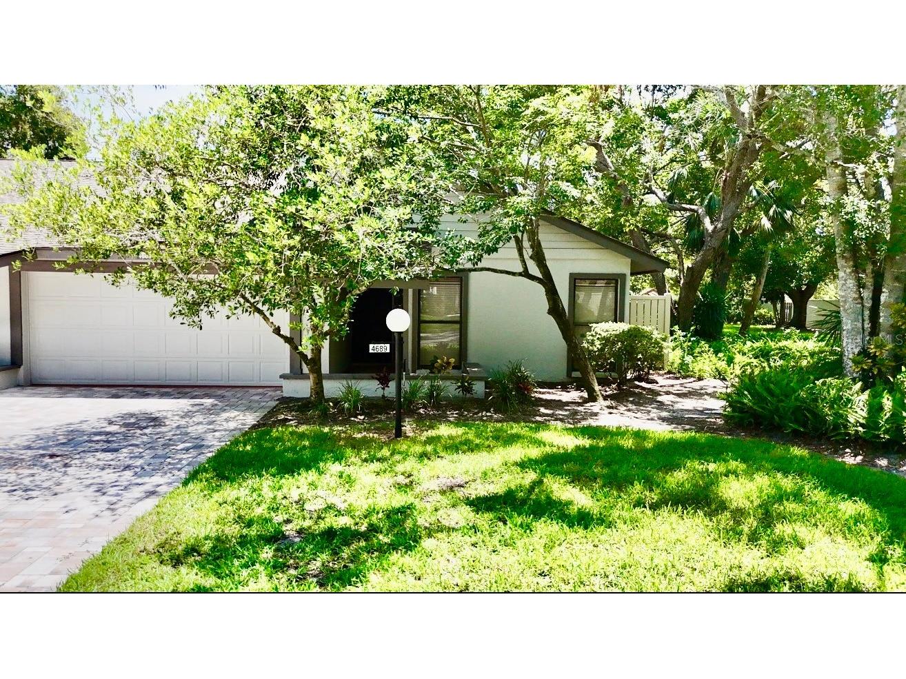 4689 Oak Forest Drive E #1 Sarasota FL 34231 A4656654 image1