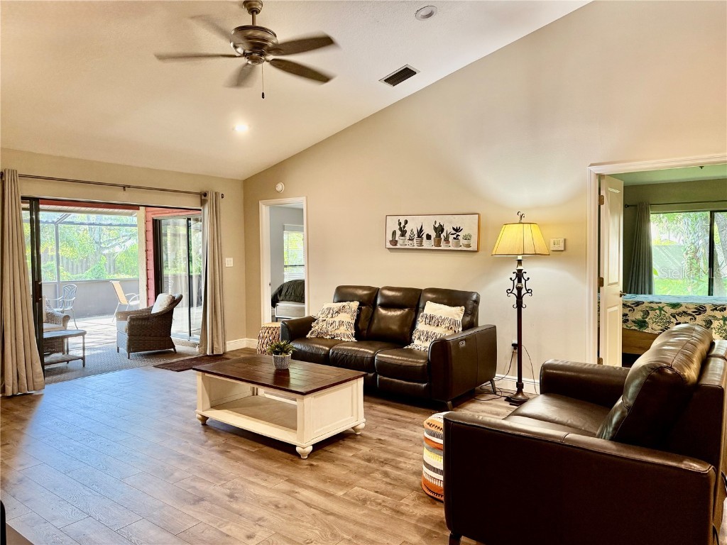 4689 Oak Forest Drive E #1 Sarasota FL 34231 A4656654 image3