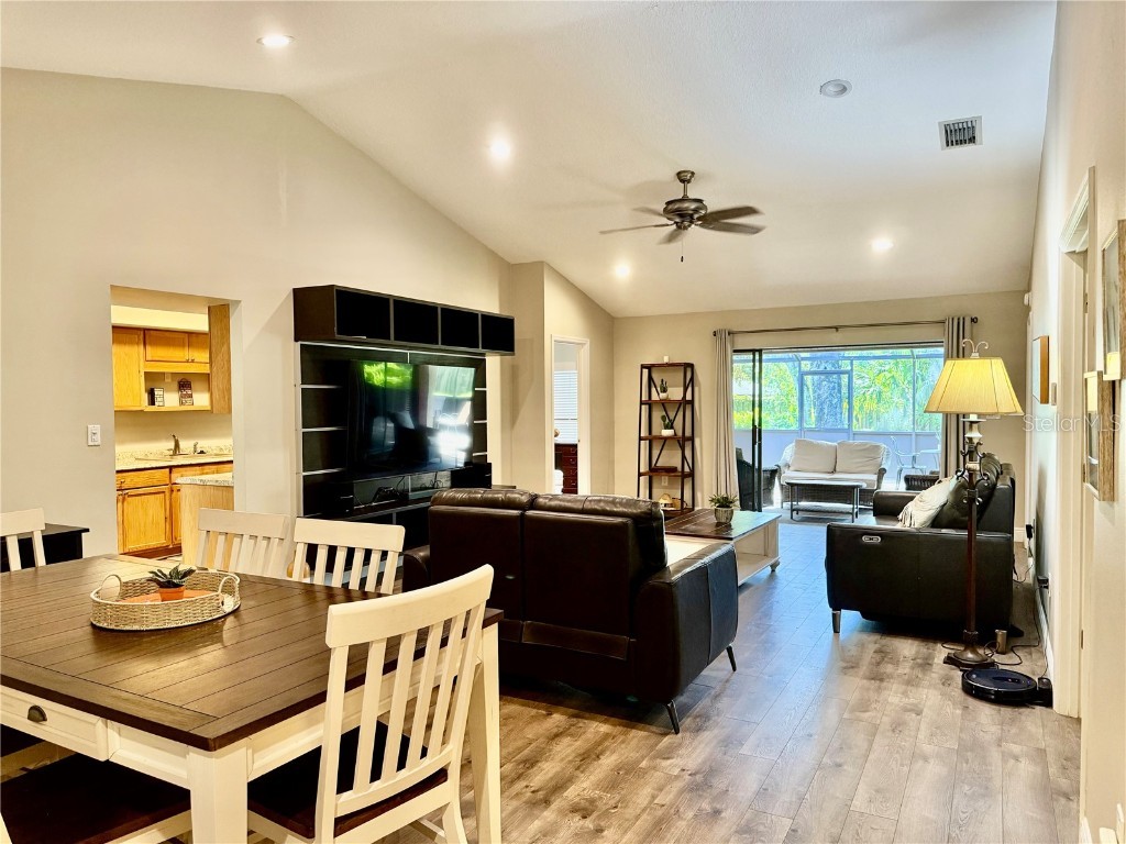 4689 Oak Forest Drive E #1 Sarasota FL 34231 A4656654 image4