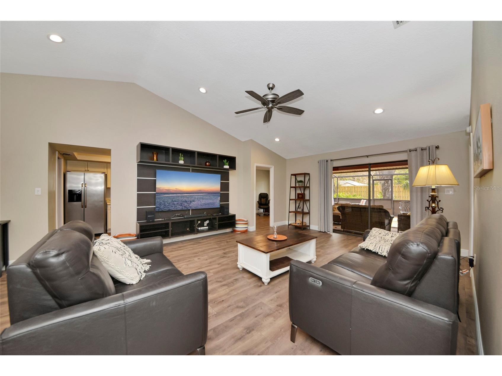 4689 Oak Forest Drive E #1 Sarasota FL 34231 A4684507 image10