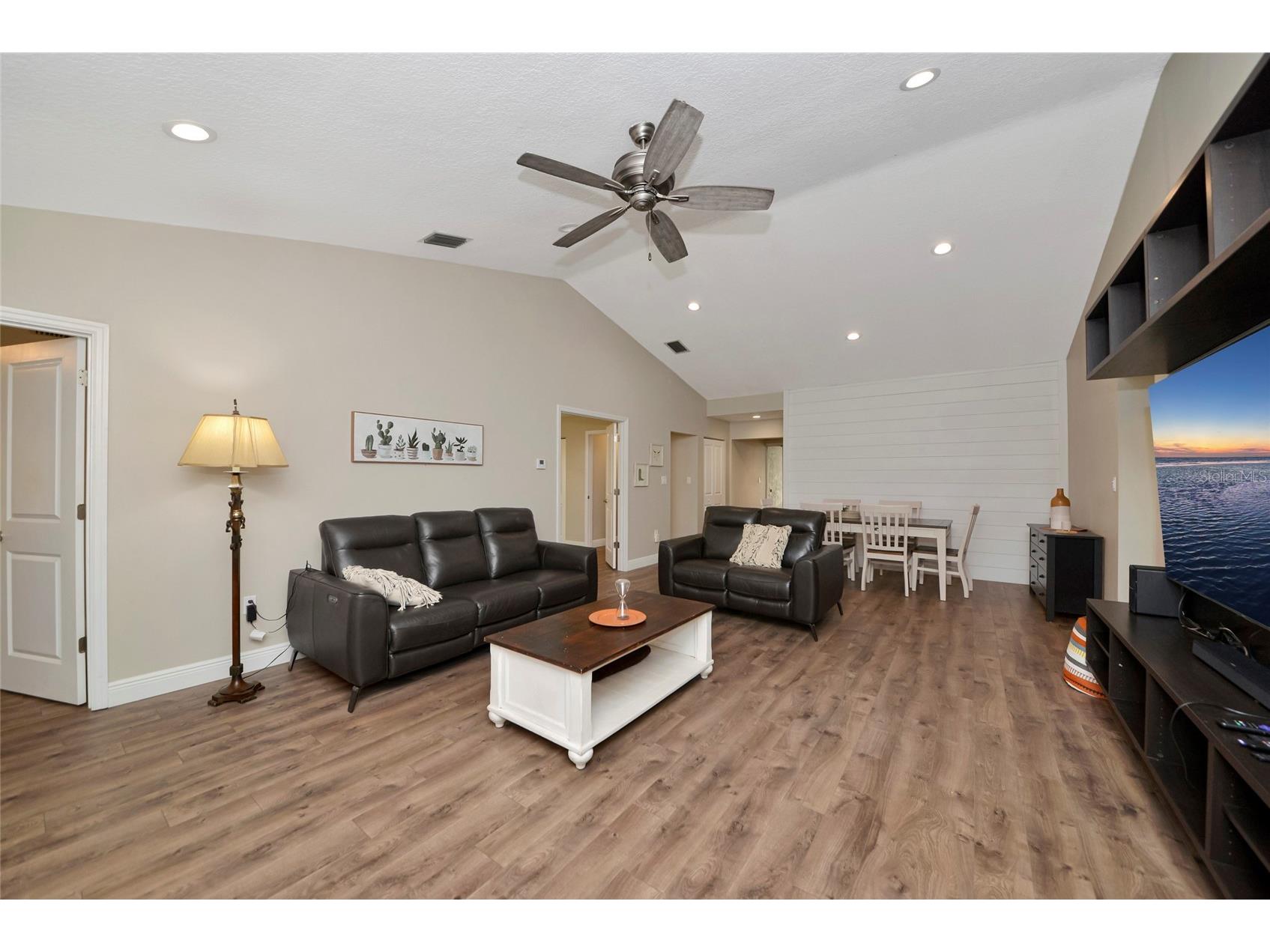 4689 Oak Forest Drive E #1 Sarasota FL 34231 A4684507 image11
