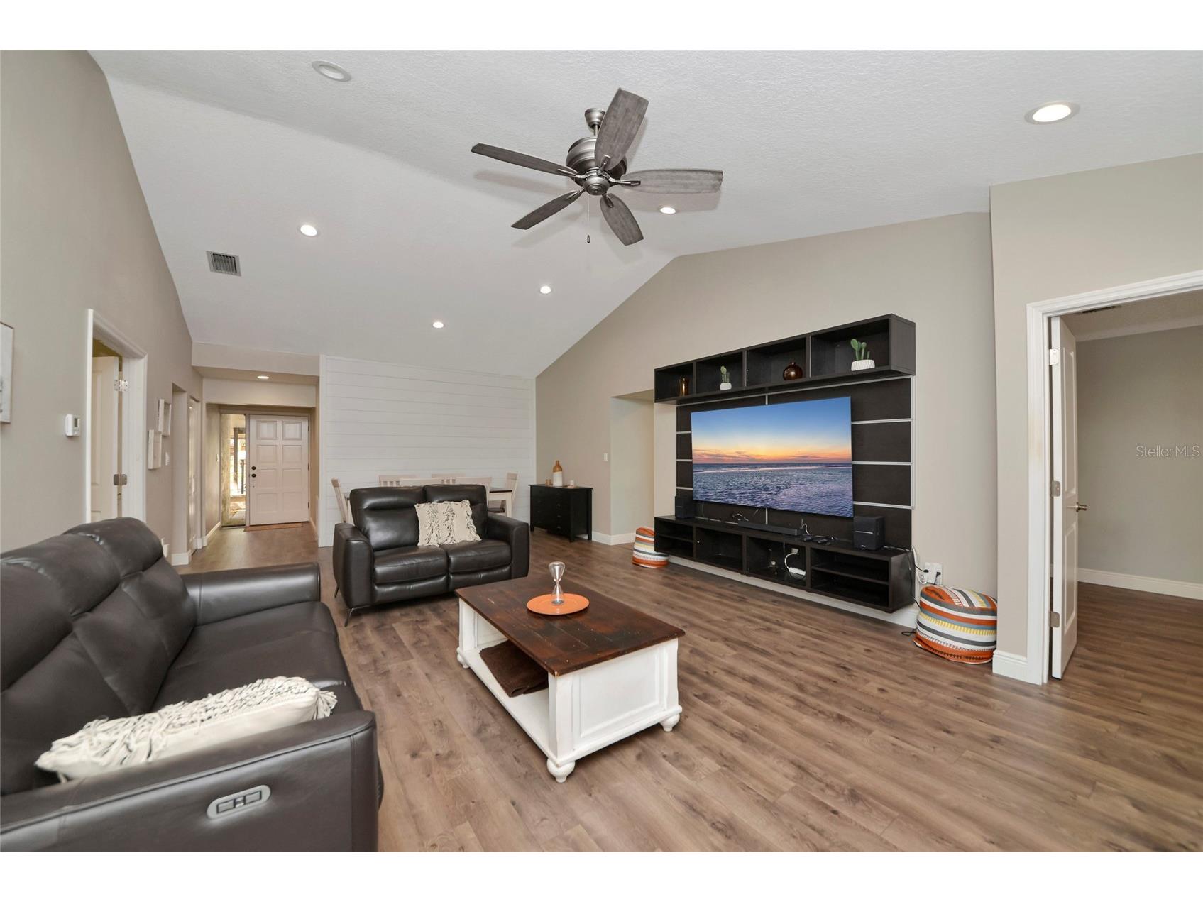 4689 Oak Forest Drive E #1 Sarasota FL 34231 A4684507 image13