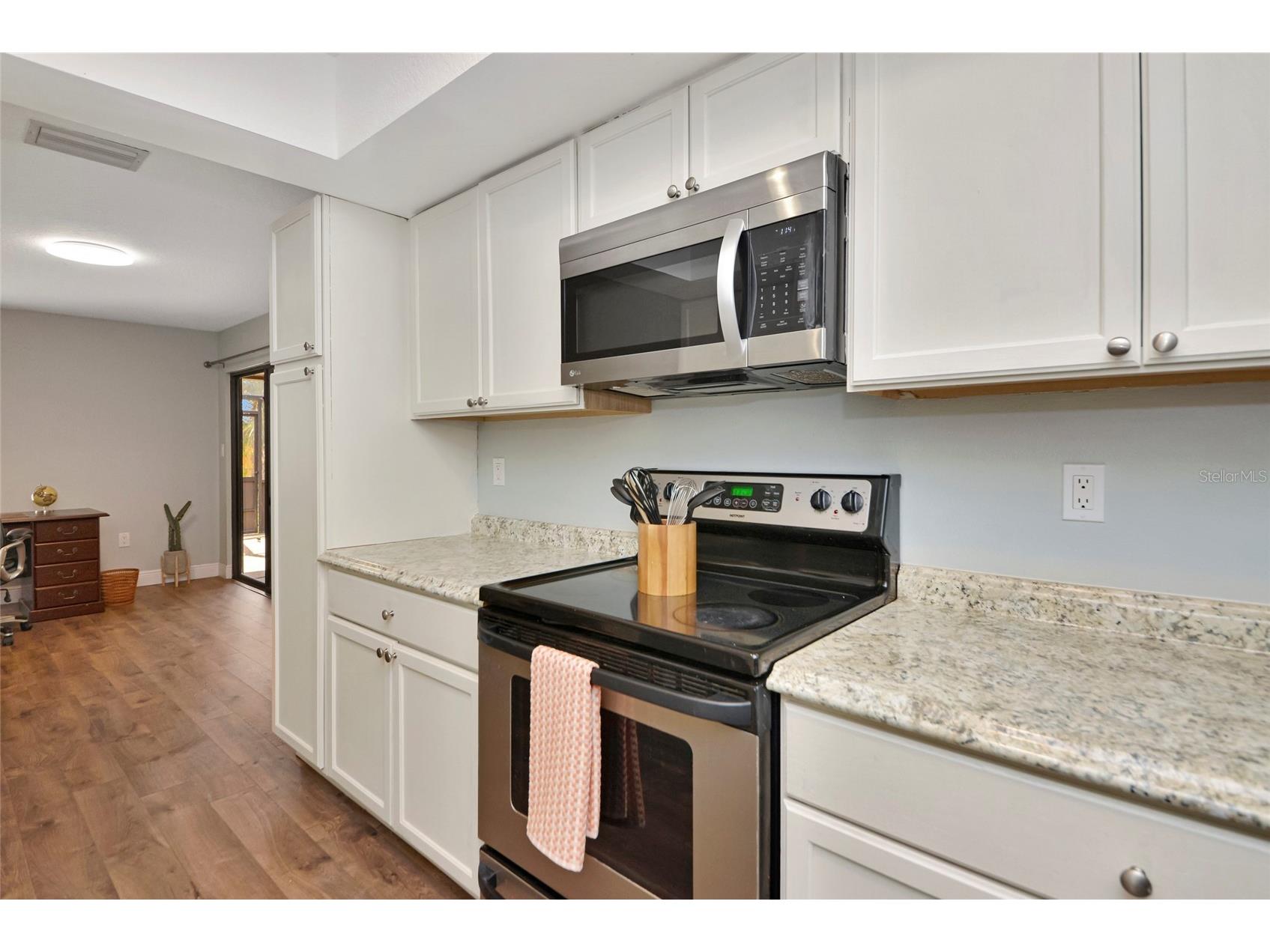 4689 Oak Forest Drive E #1 Sarasota FL 34231 A4684507 image17