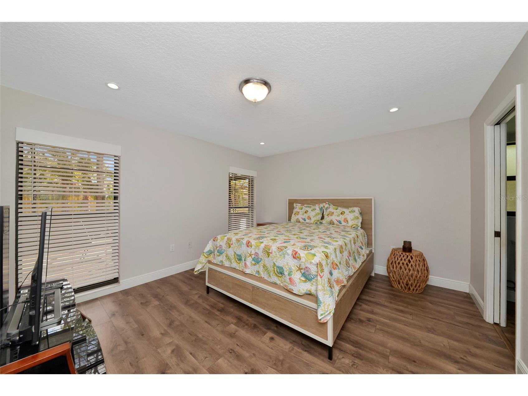 4689 Oak Forest Drive E #1 Sarasota FL 34231 A4684507 image20