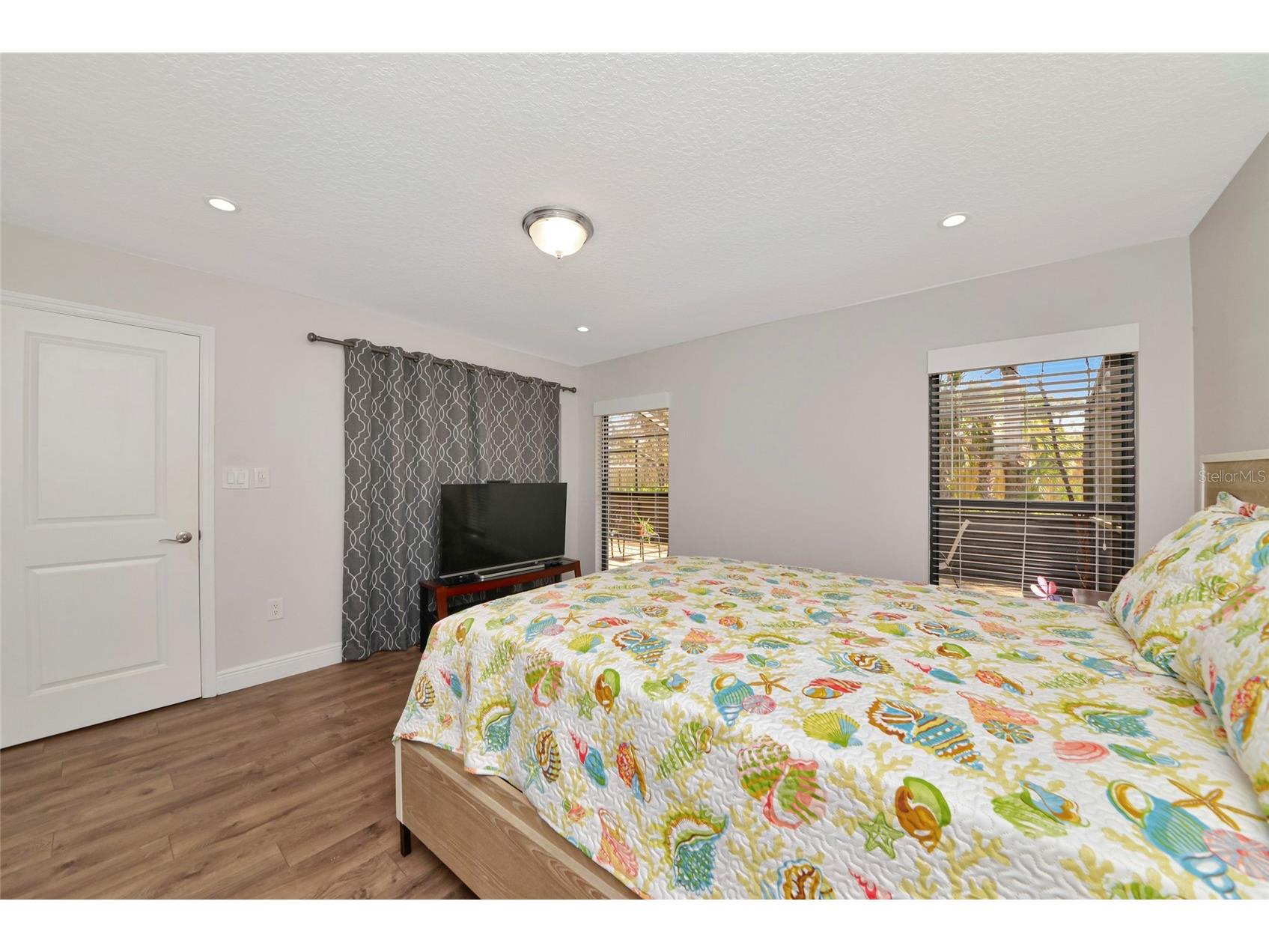 4689 Oak Forest Drive E #1 Sarasota FL 34231 A4684507 image22