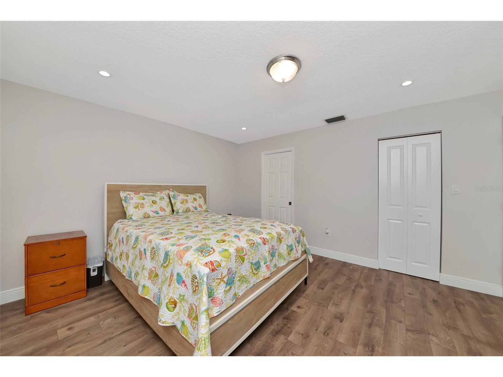 4689 Oak Forest Drive E #1 Sarasota FL 34231 A4684507 image23