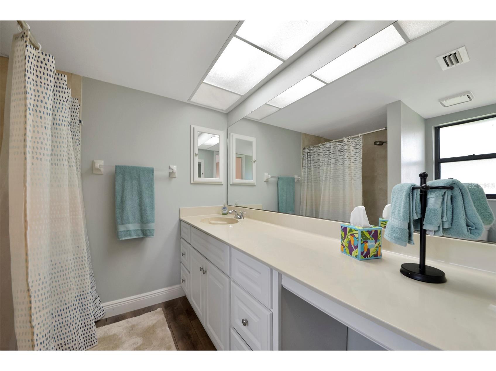 4689 Oak Forest Drive E #1 Sarasota FL 34231 A4684507 image25