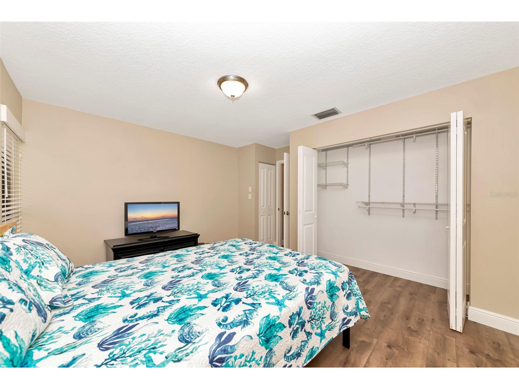 4689 Oak Forest Drive E #1 Sarasota FL 34231 A4684507 image28