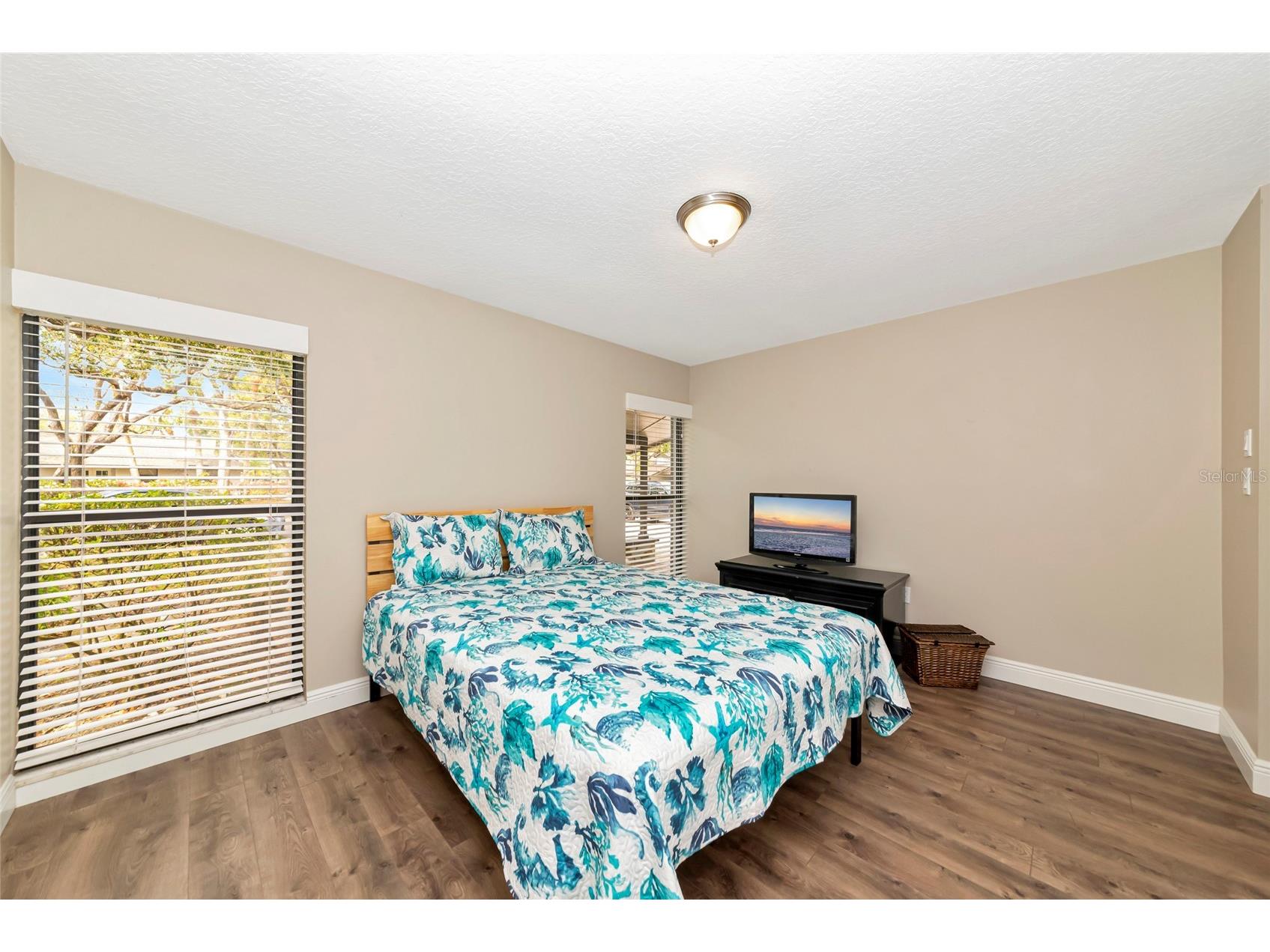 4689 Oak Forest Drive E #1 Sarasota FL 34231 A4684507 image29