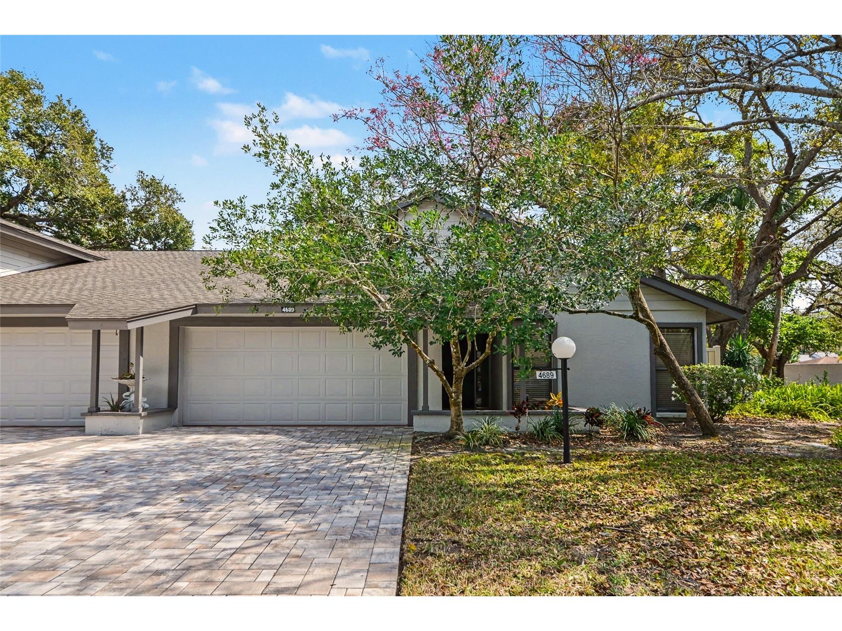 4689 Oak Forest Drive E #1 Sarasota FL 34231 A4684507 image3