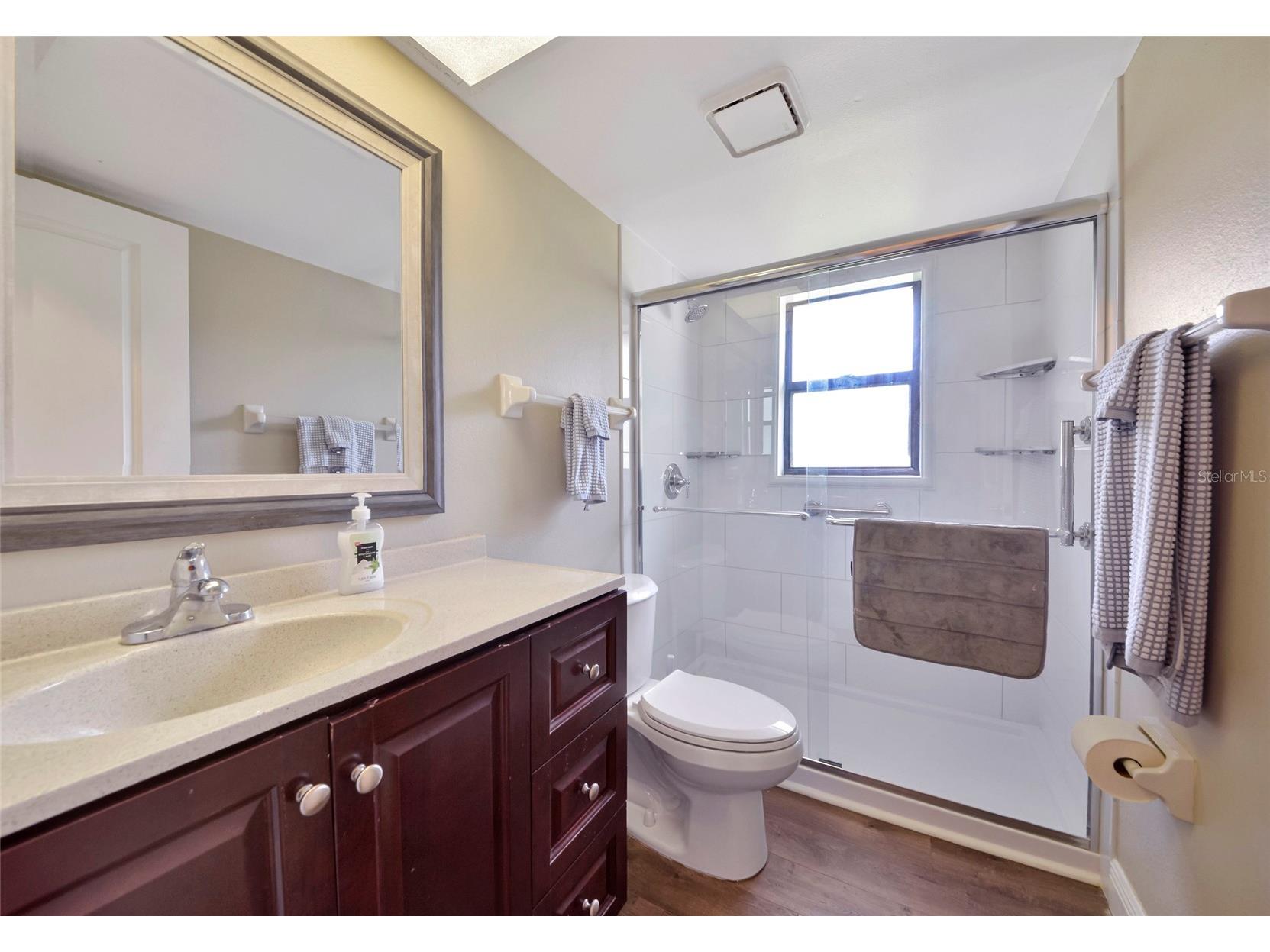 4689 Oak Forest Drive E #1 Sarasota FL 34231 A4684507 image32