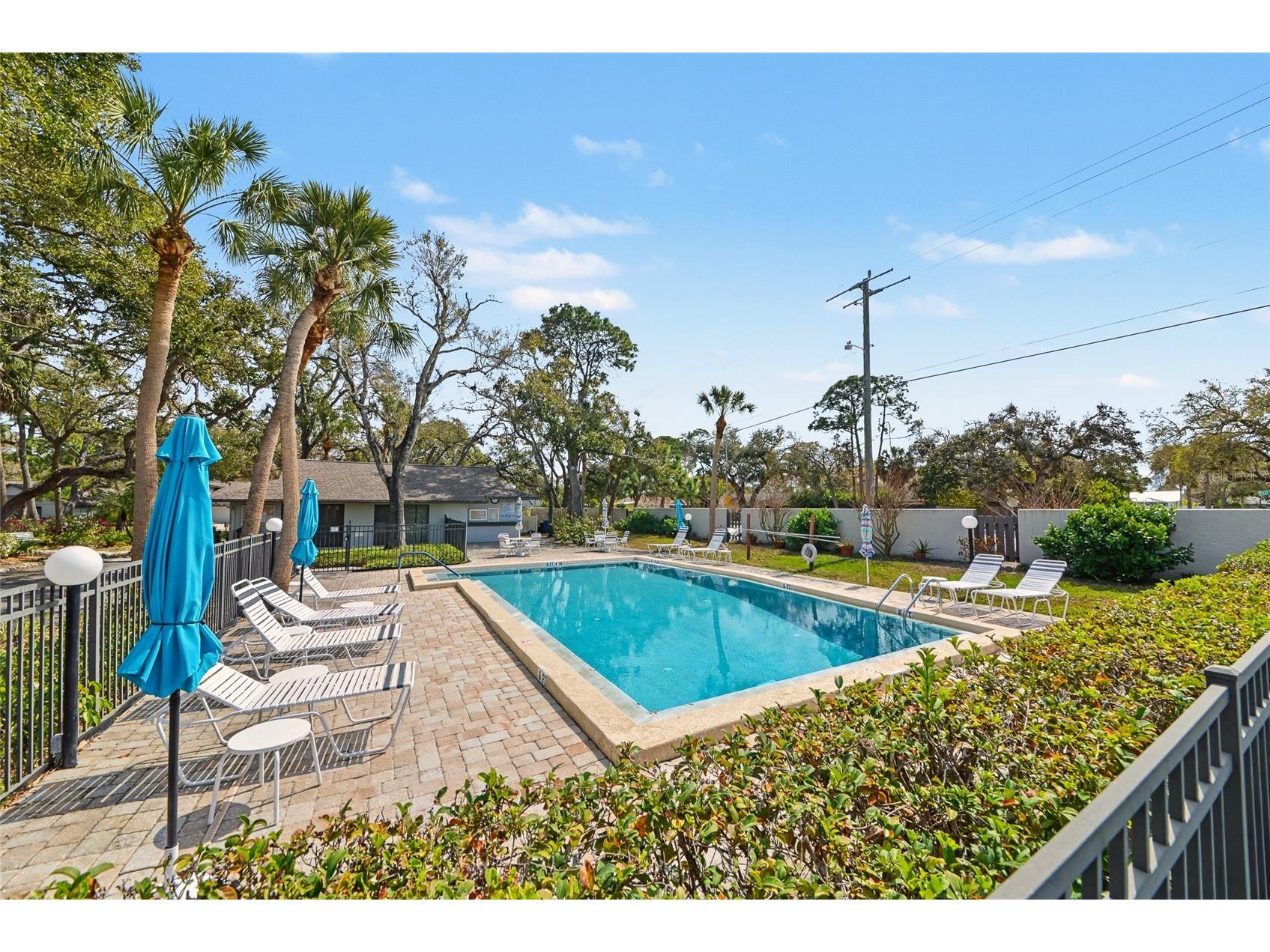 4689 Oak Forest Drive E #1 Sarasota FL 34231 A4684507 image46