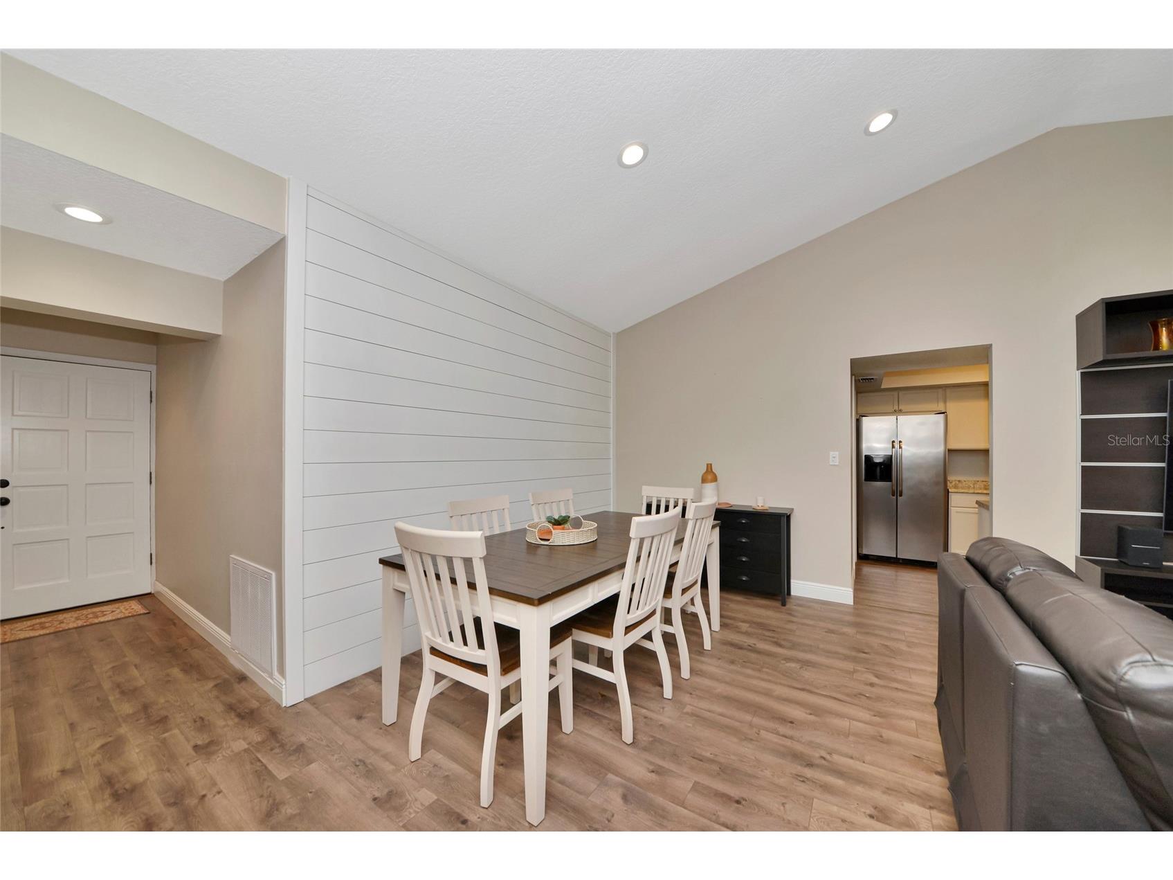 4689 Oak Forest Drive E #1 Sarasota FL 34231 A4684507 image5