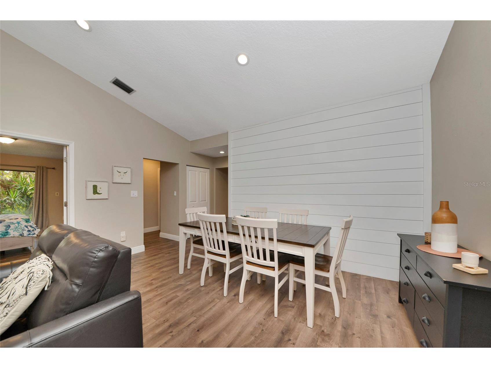 4689 Oak Forest Drive E #1 Sarasota FL 34231 A4684507 image6