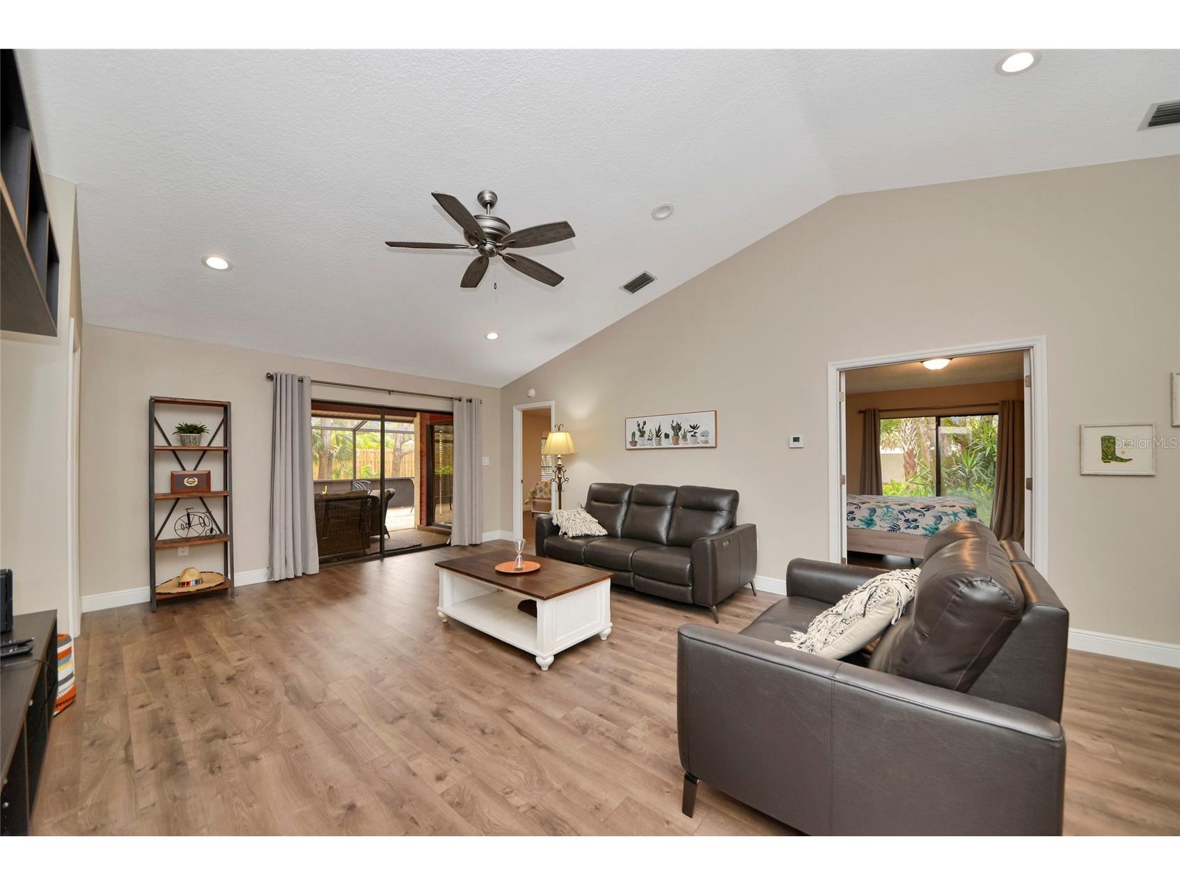 4689 Oak Forest Drive E #1 Sarasota FL 34231 A4684507 image7