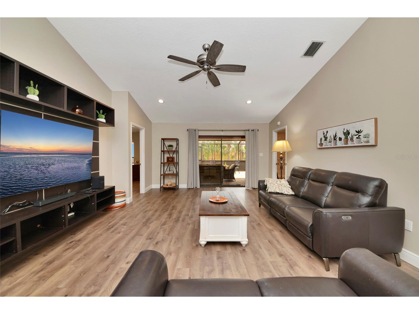 4689 Oak Forest Drive E #1 Sarasota FL 34231 A4684507 image8