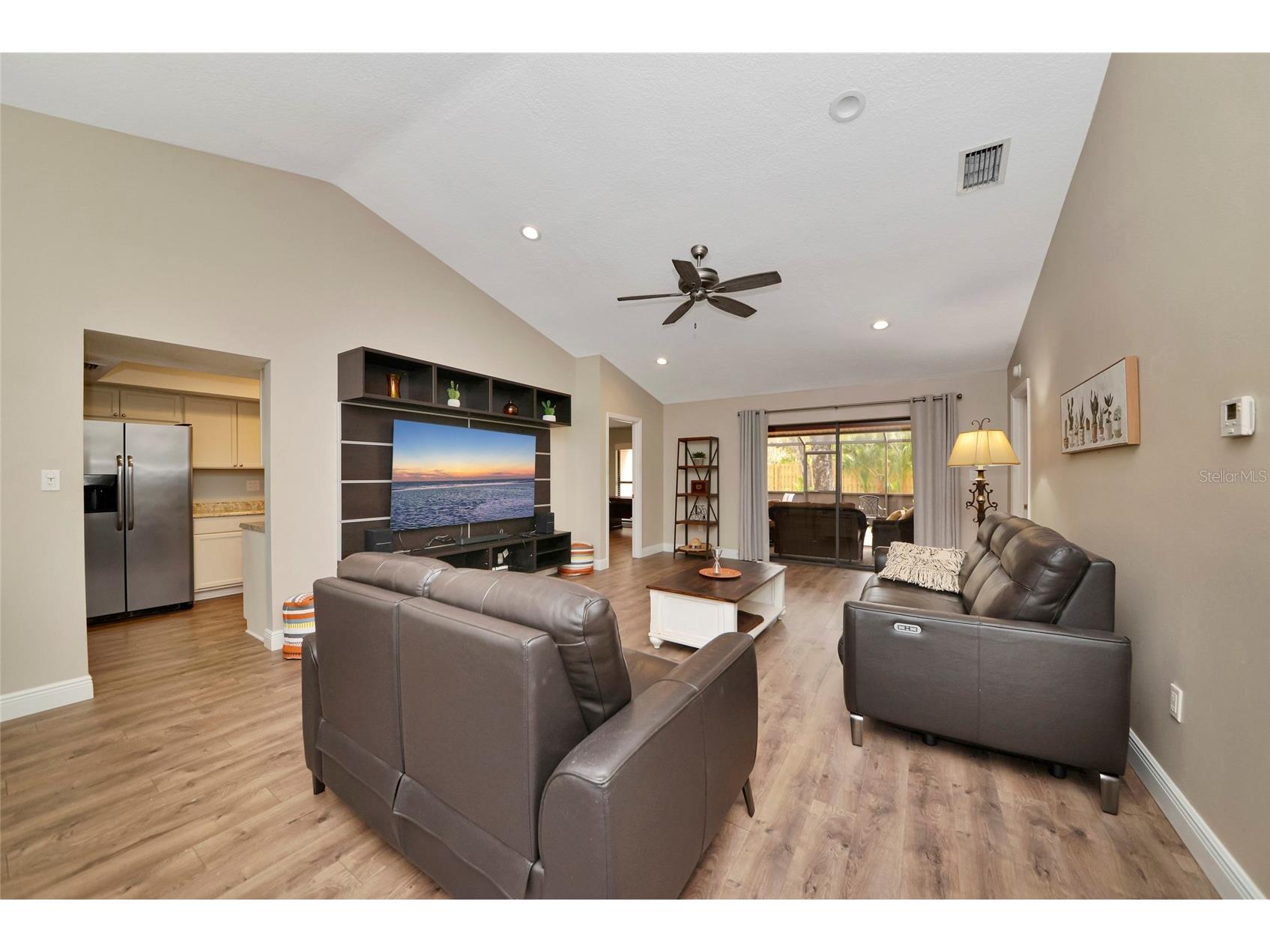 4689 Oak Forest Drive E #1 Sarasota FL 34231 A4684507 image9