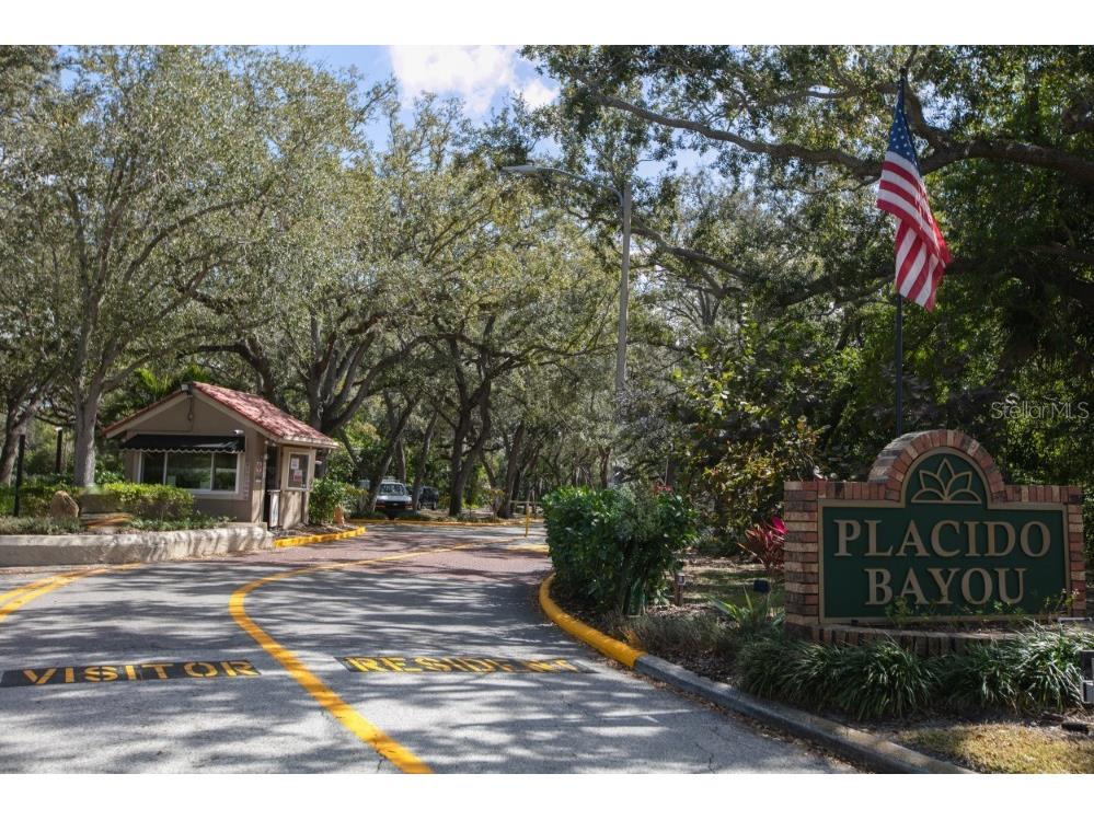 4690 Laurel Oak Lane NE Saint Petersburg FL 33703 TB8470703 image1