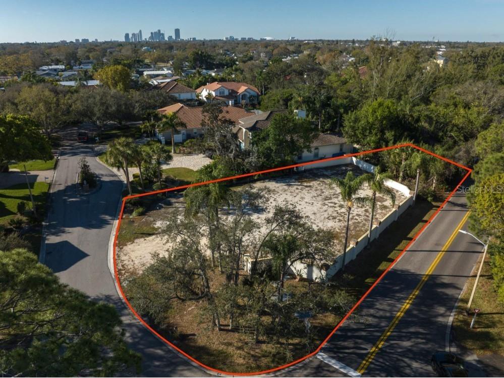 4690 Laurel Oak Lane NE Saint Petersburg FL 33703 TB8470703 image2