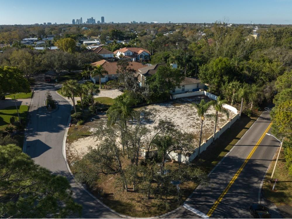 4690 Laurel Oak Lane NE Saint Petersburg FL 33703 TB8470703 image3