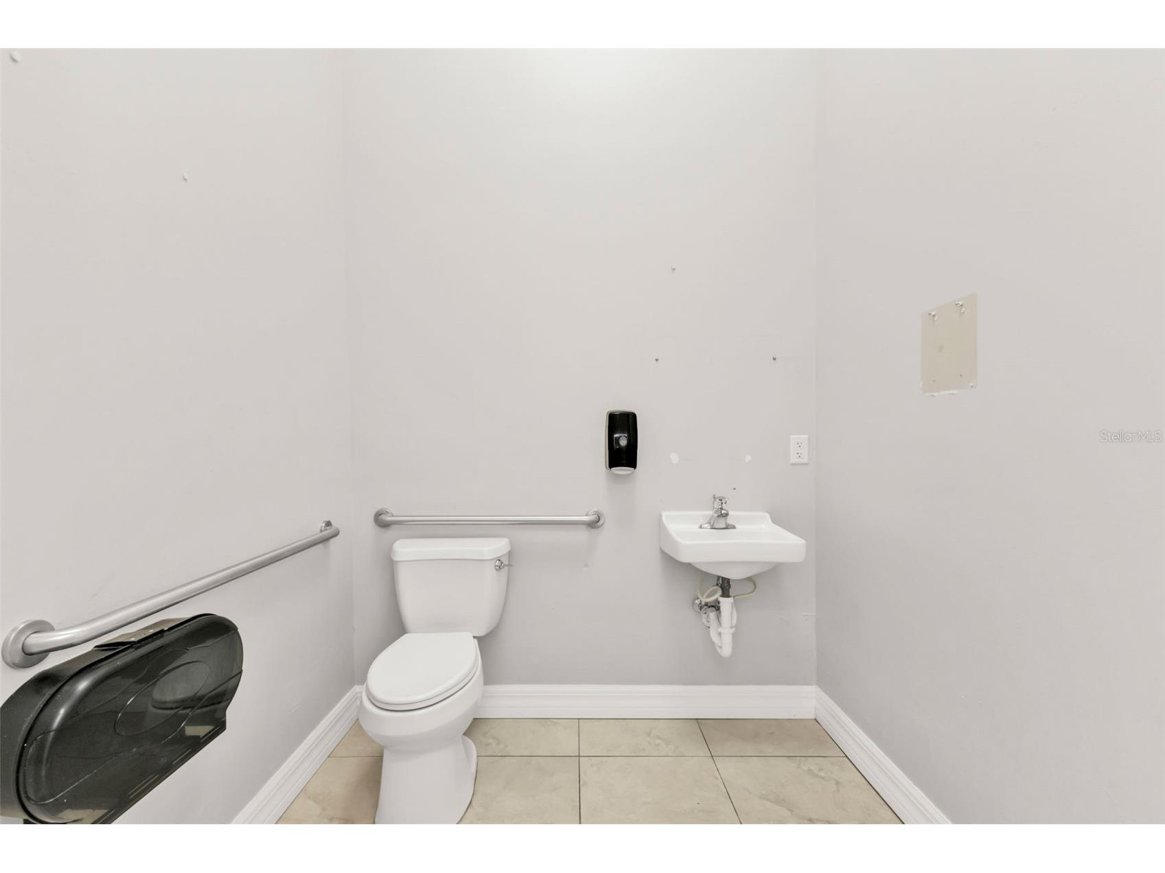 4694 Tamiami Trail Punta Gorda FL 33980 C7519918 image27