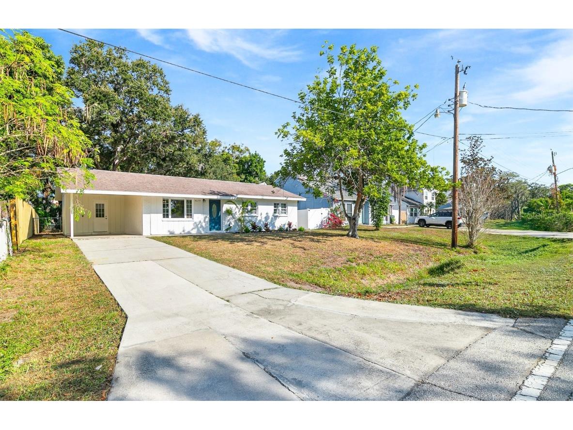 4697 Linwood Street Sarasota FL 34232 A4673620 image2