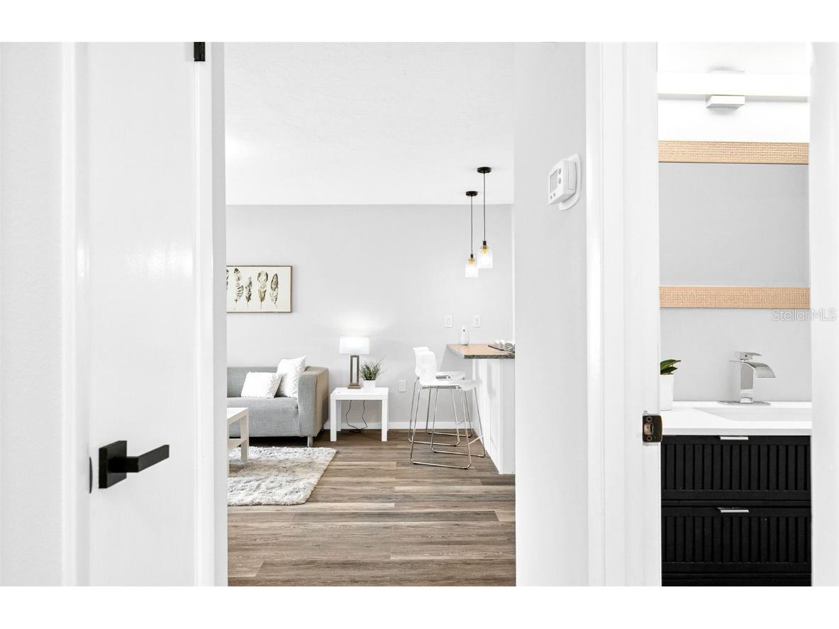 4697 Linwood Street Sarasota FL 34232 A4673620 image20