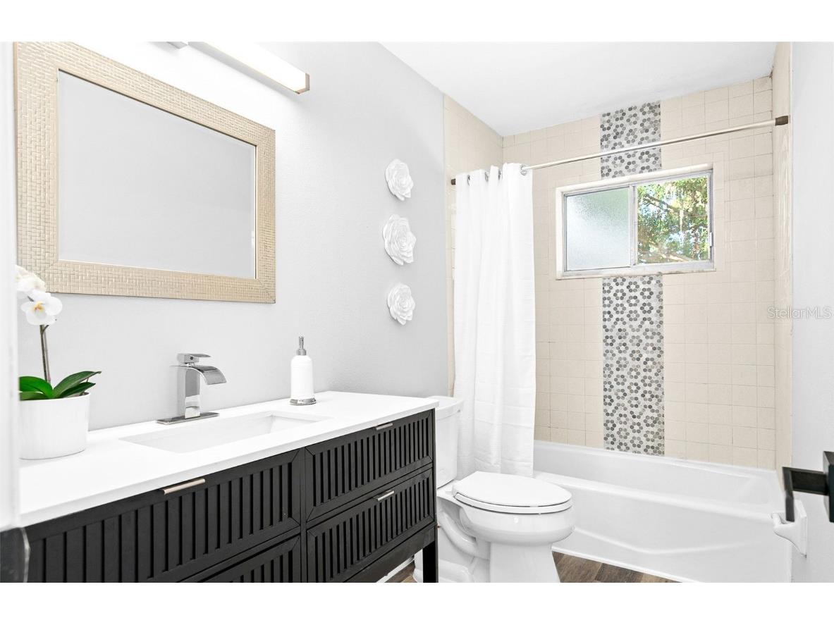 4697 Linwood Street Sarasota FL 34232 A4673620 image21