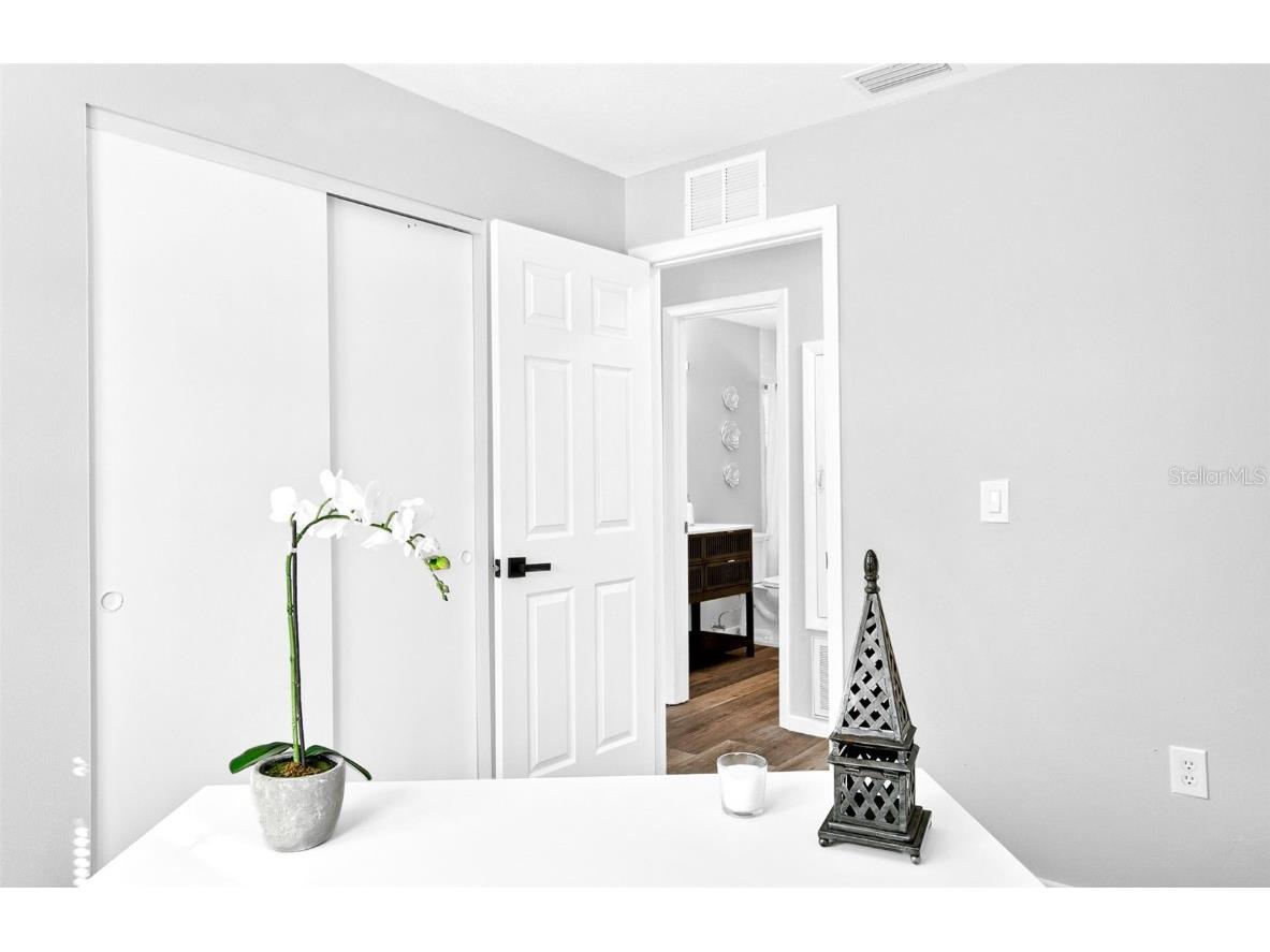 4697 Linwood Street Sarasota FL 34232 A4673620 image27