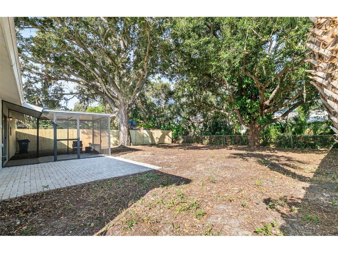 4697 Linwood Street Sarasota FL 34232 A4673620 image32
