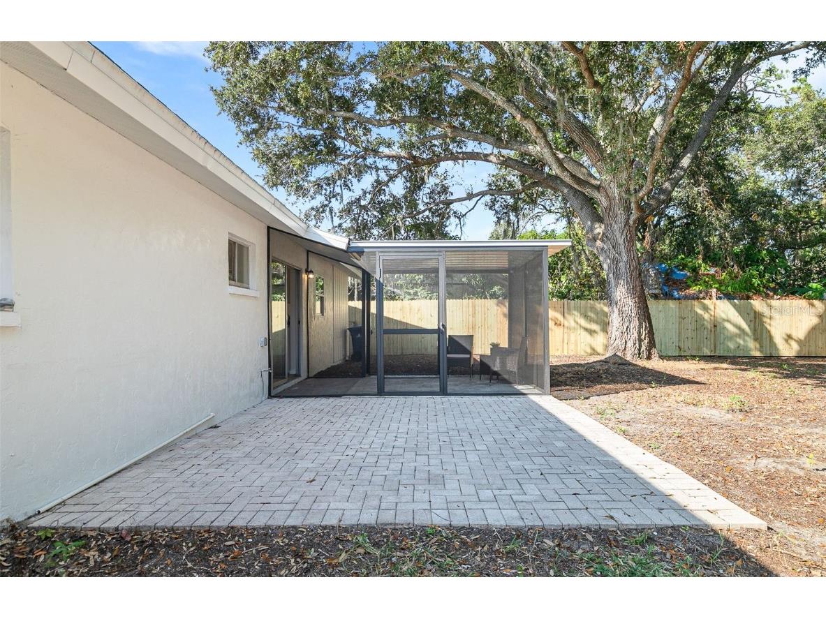 4697 Linwood Street Sarasota FL 34232 A4673620 image37