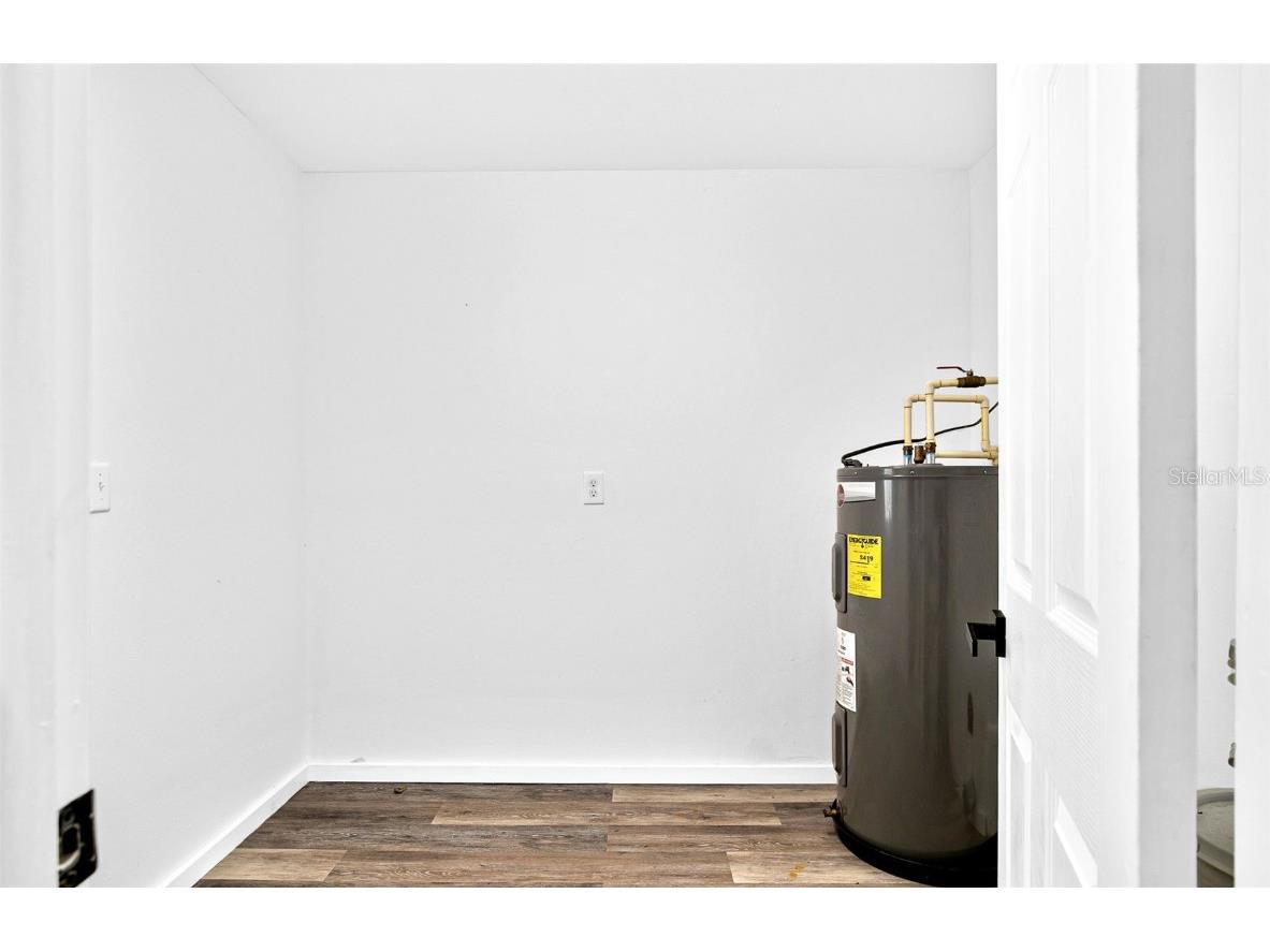 4697 Linwood Street Sarasota FL 34232 A4673620 image38