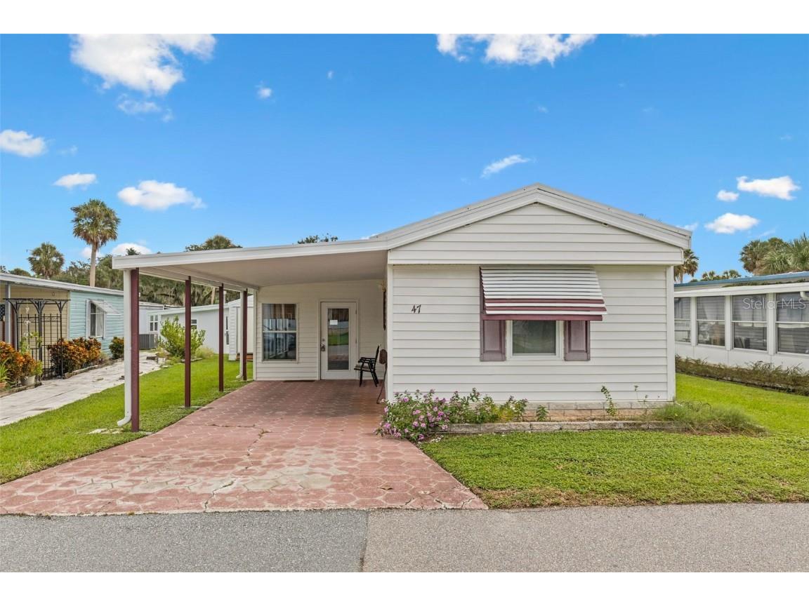 47 Cocos Plumosa Drive Eustis FL 32726 - Trout Lake O6342634 image2