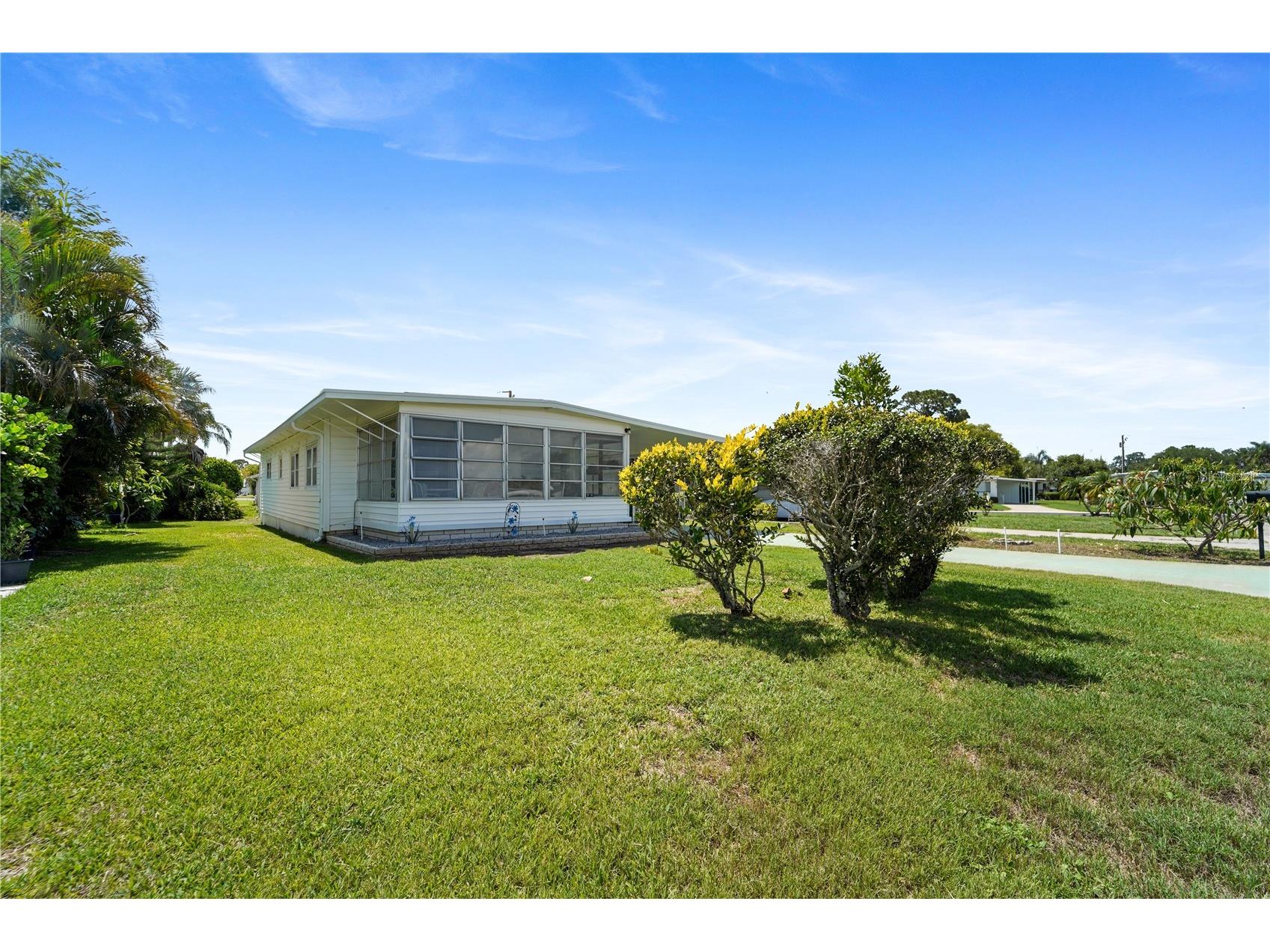 47 Delaware Court S #10 Palm Harbor FL 34684 - LAKE TARPON TB8513105 image3