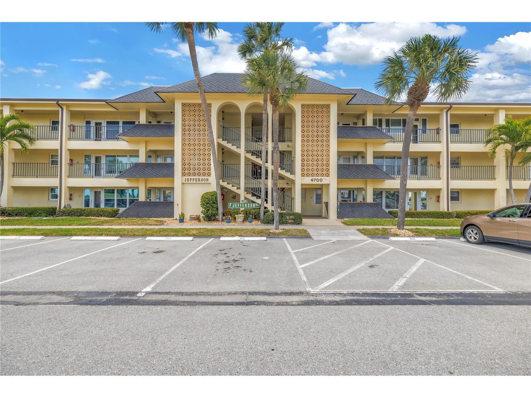 4700 Cove Cir Unit 103  