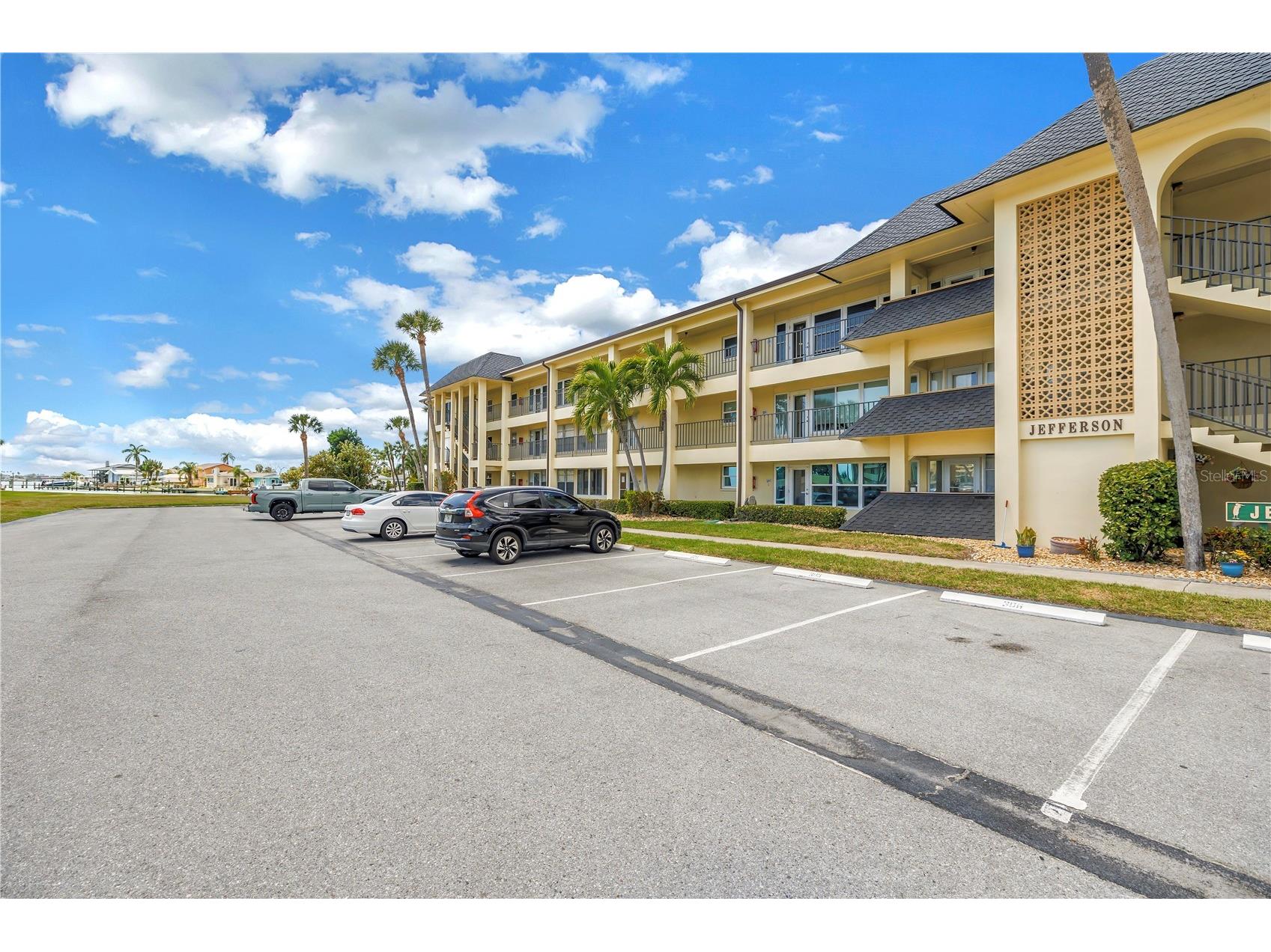 4700 Cove Circle #103 Saint Petersburg FL 33708 TB8493191 image2