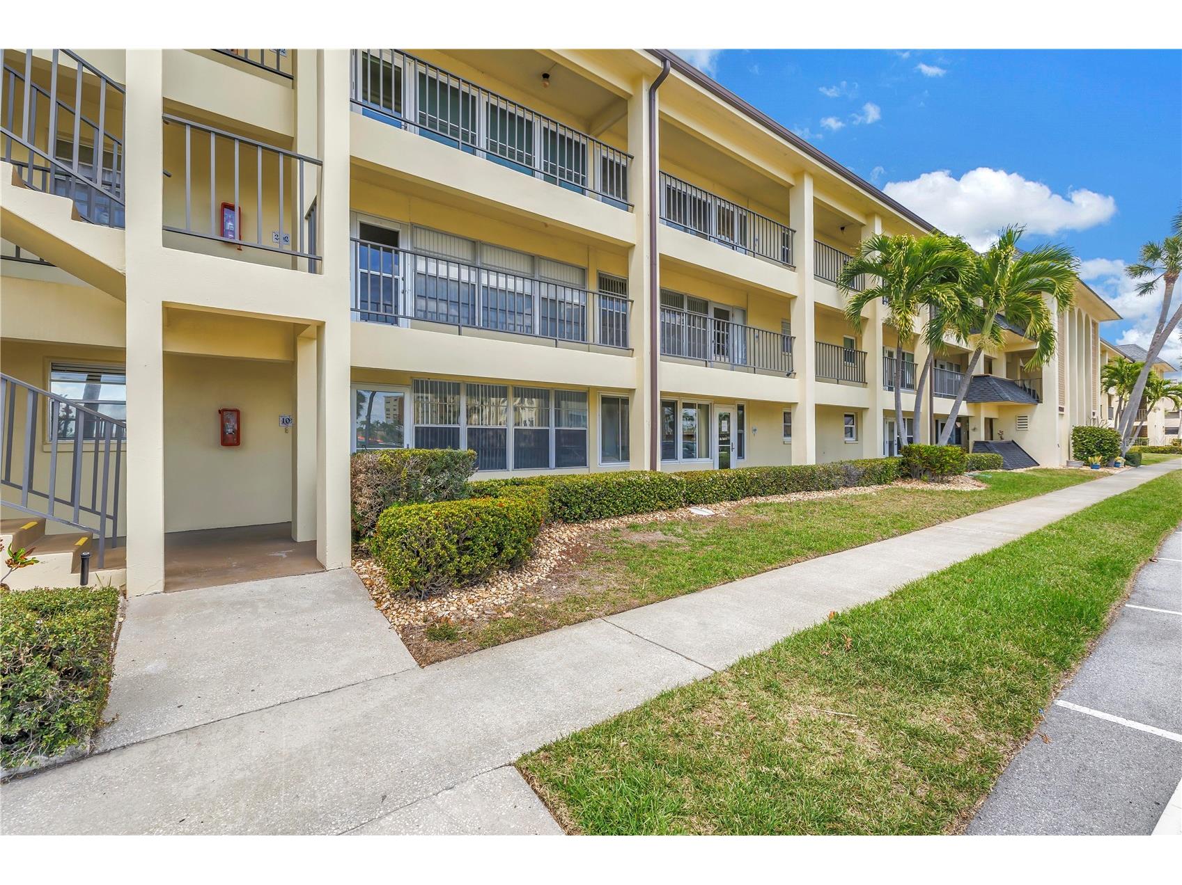 4700 Cove Circle #103 Saint Petersburg FL 33708 TB8493191 image3