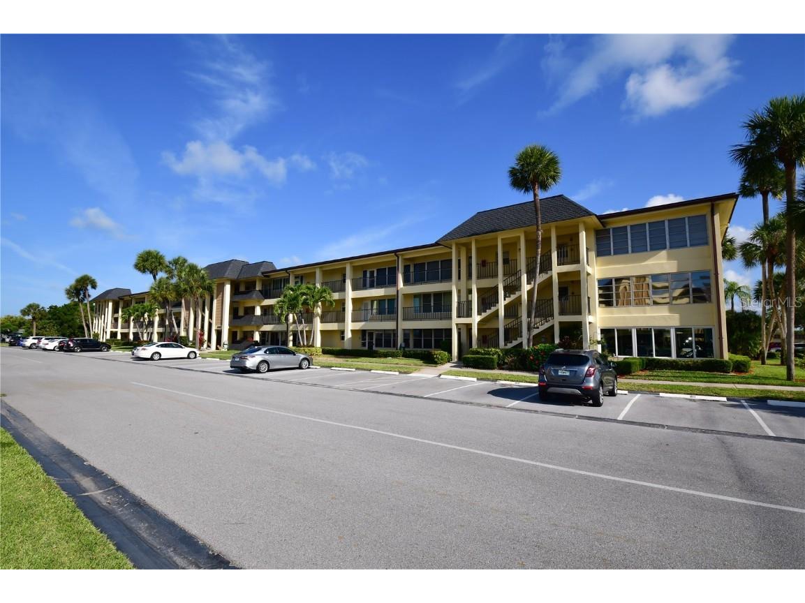 4700 Cove Circle #108 Saint Petersburg FL 33708 U8201176 image1