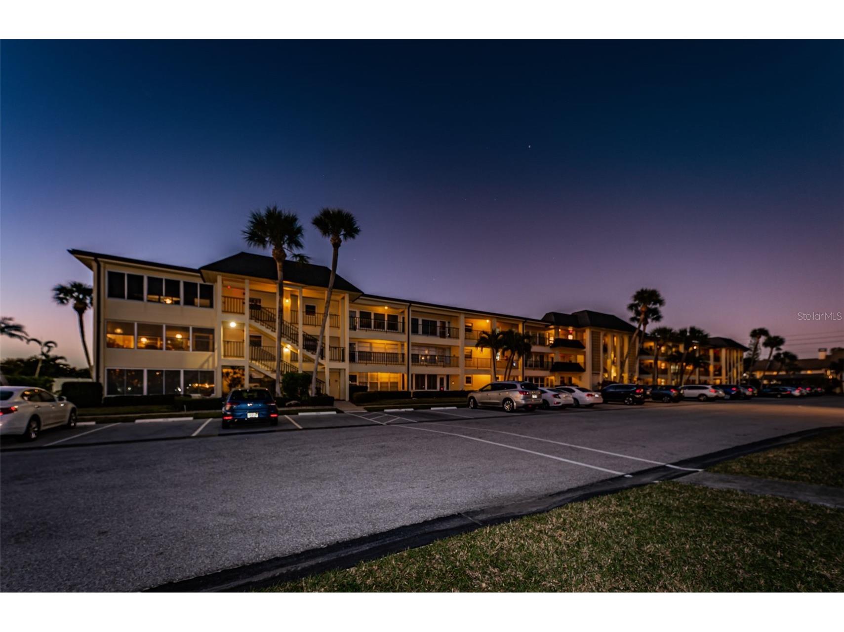 4700 Cove Circle #110 Saint Petersburg FL 33708 - BOCA CIEGA BAY TB8486463 image1