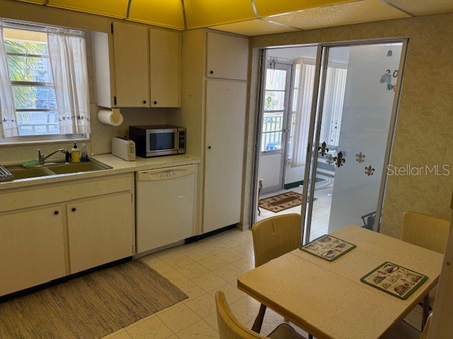 4700 Cove Circle #203 Saint Petersburg FL 33708 TB8487707 image3