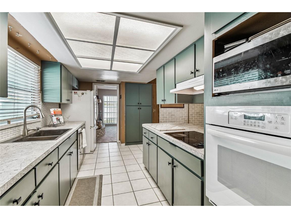 4701 Lodestone Drive Tampa FL 33615 TB8438275 image16