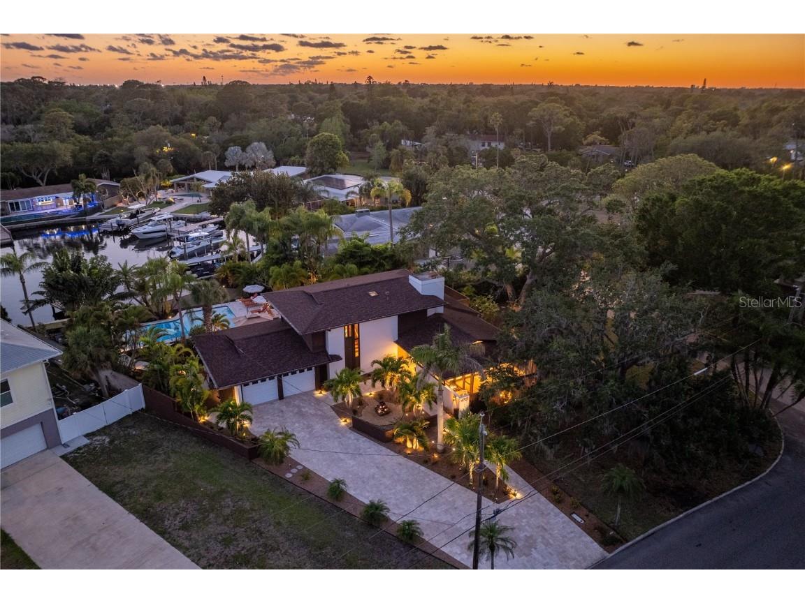 4701 Paradise Way S Saint Petersburg FL 33705 - FERNERY BAY U8238391 image1