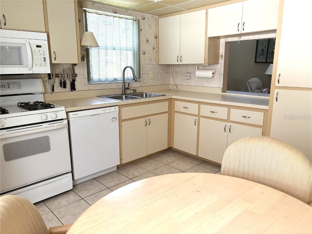 4701 Village Gardens Drive #61 Sarasota FL 34234 A4668190 image2