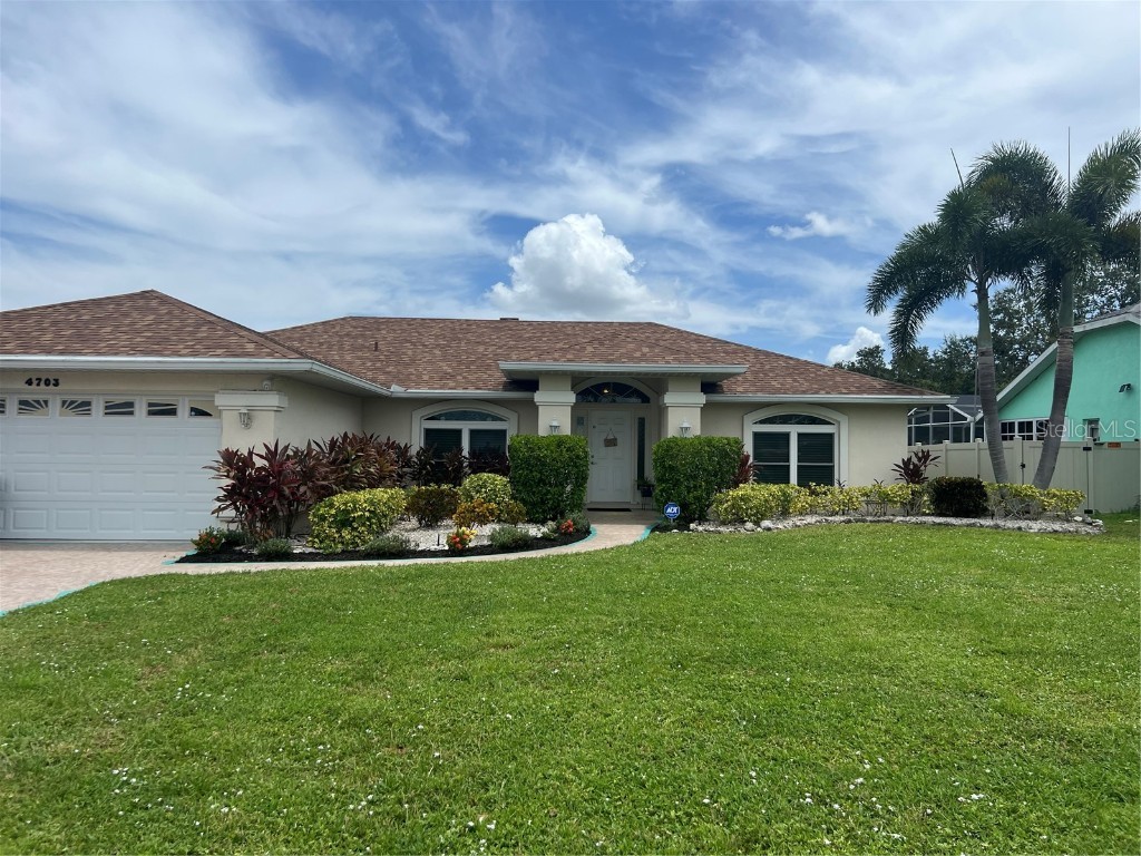 4703 35th Court E Bradenton FL 34203 A4658702 image1