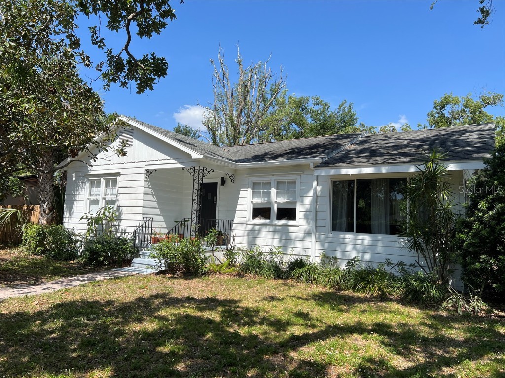 4704 Winchester Drive Sarasota FL 34234 A4650135 image1