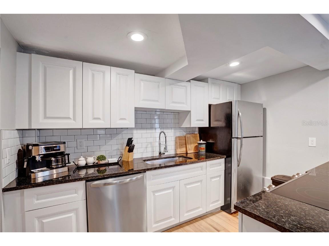 4705 Hollingsworth Avenue #LOWER Sarasota FL 34233 A4543933 image3