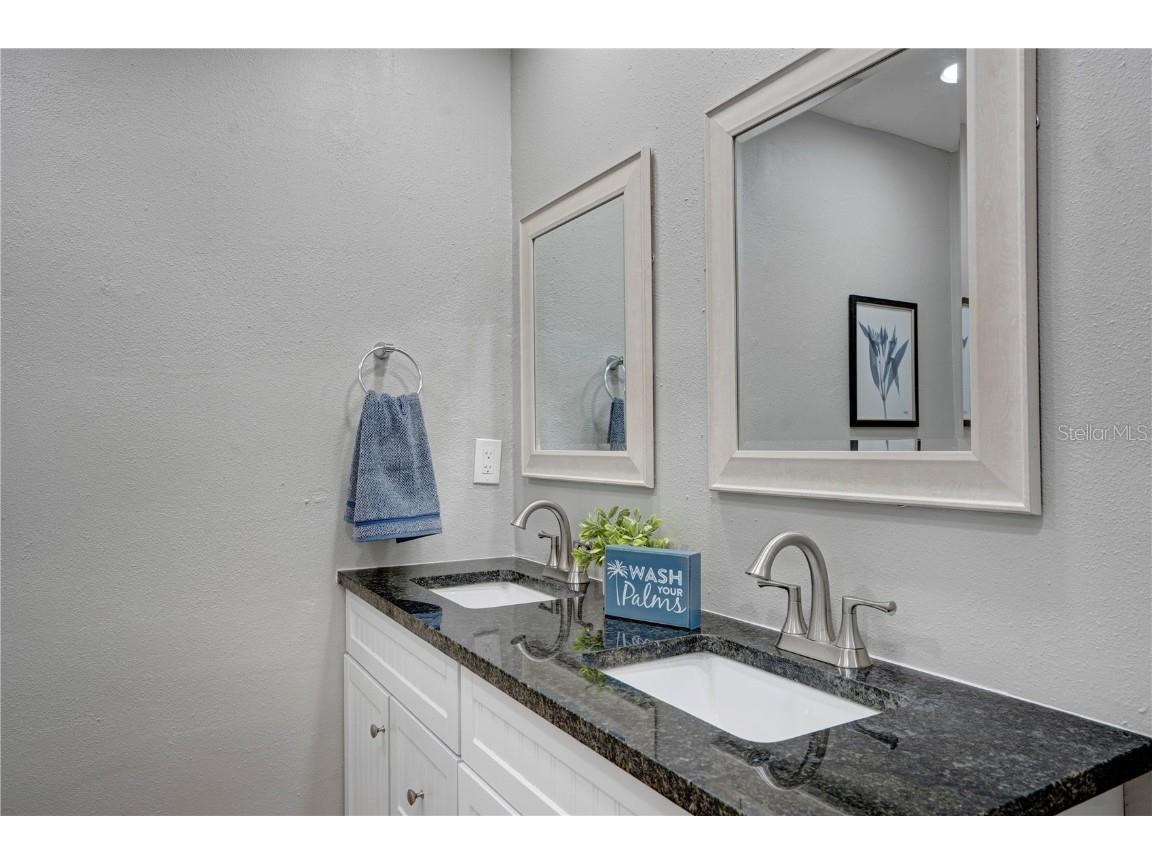 4705 Hollingsworth Avenue Sarasota FL 34233 A4544030 image23