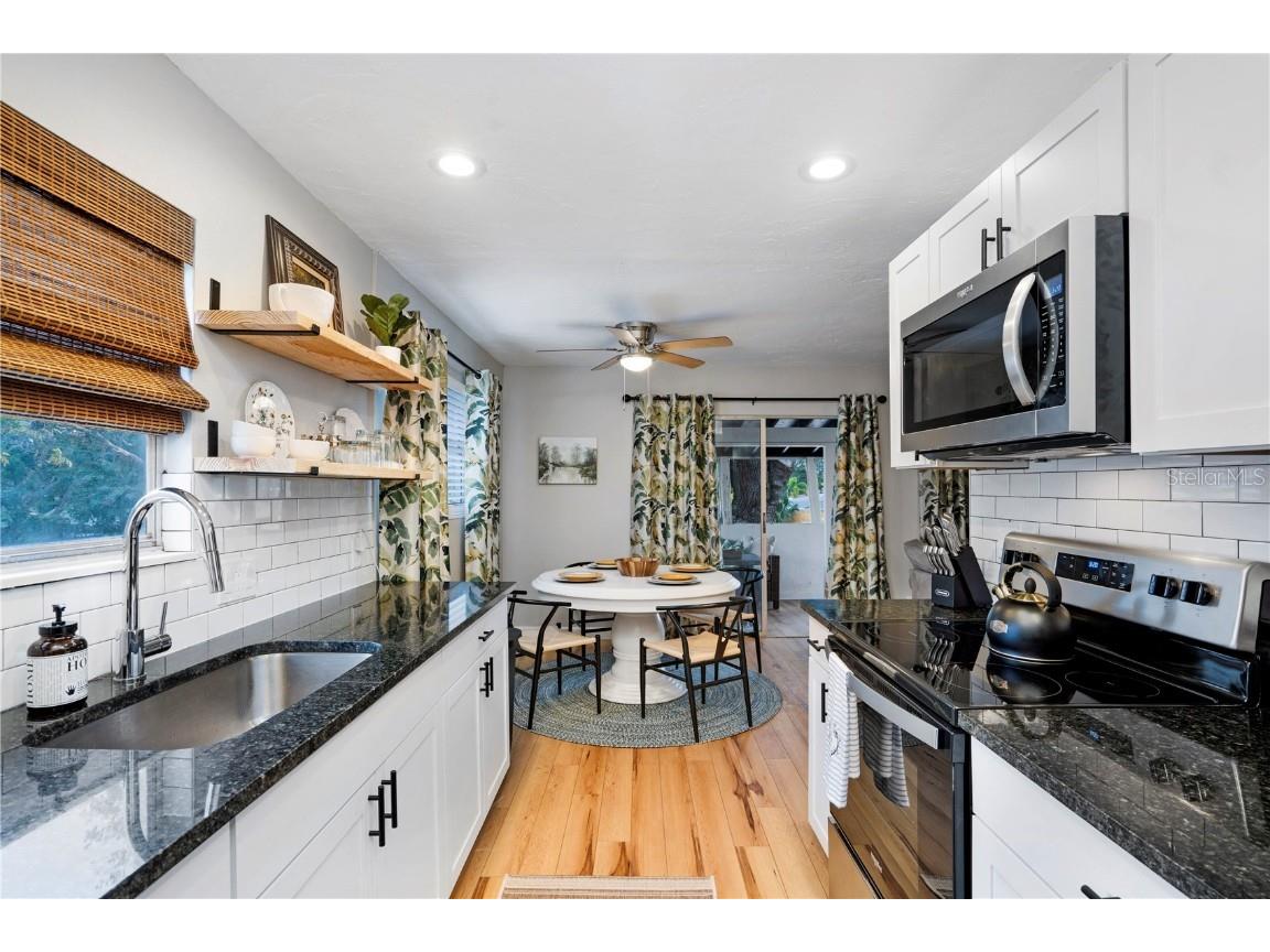 4705 Hollingsworth Avenue Sarasota FL 34233 A4544030 image4