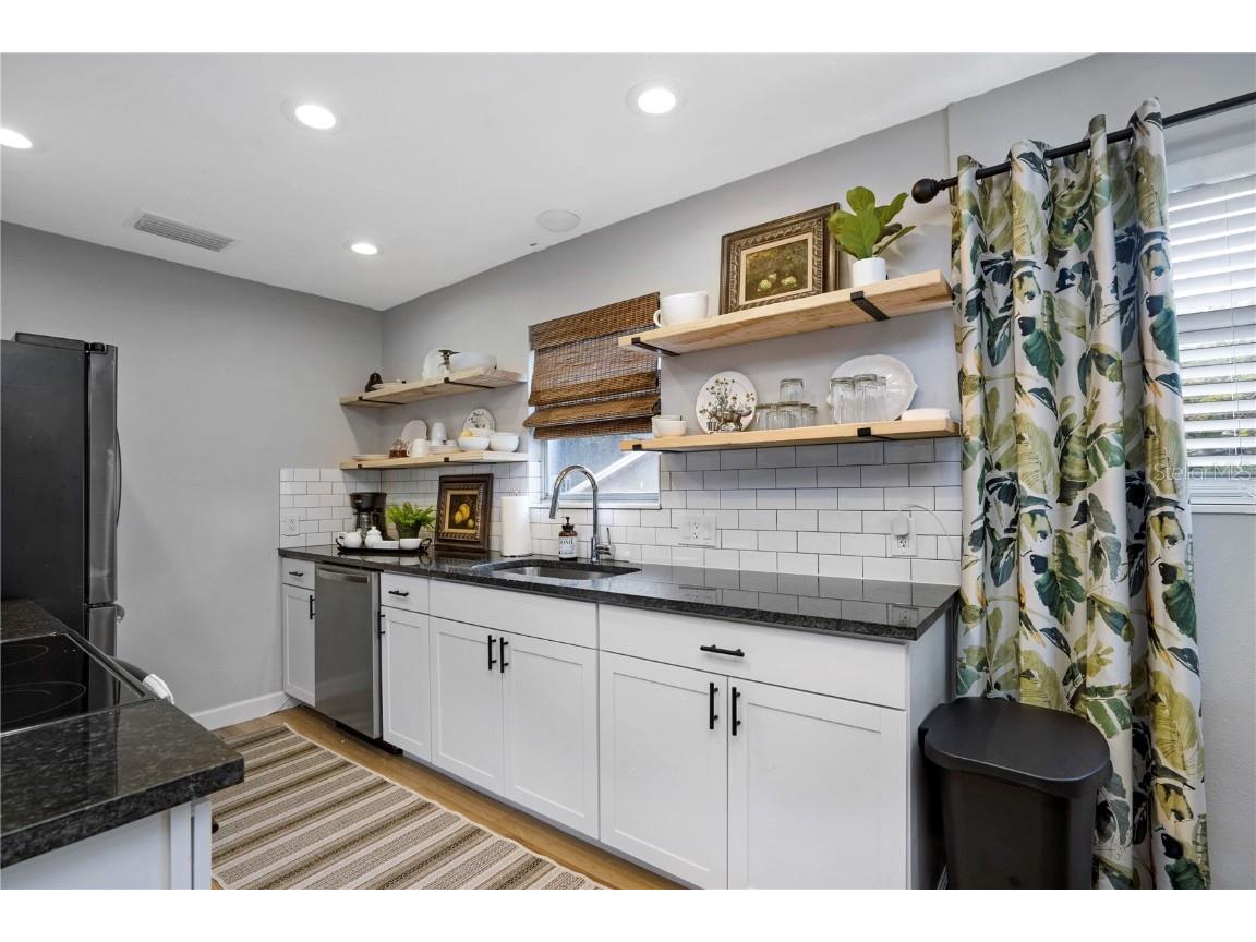 4705 Hollingsworth Avenue Sarasota FL 34233 A4544030 image5