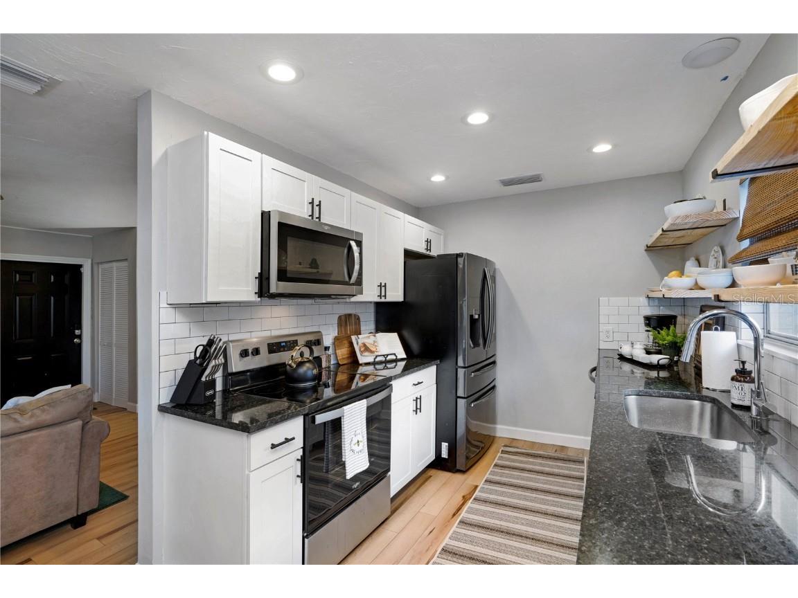 4705 Hollingsworth Avenue Sarasota FL 34233 A4544030 image6